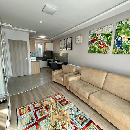 Lara Lux Apartment Гайдусобосло Екстер'єр фото